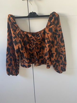 Top estampado leopardo con lazada