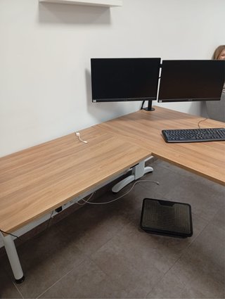 Mesa de oficina en L