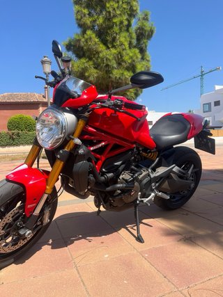 Ducati Monster 821 Roja