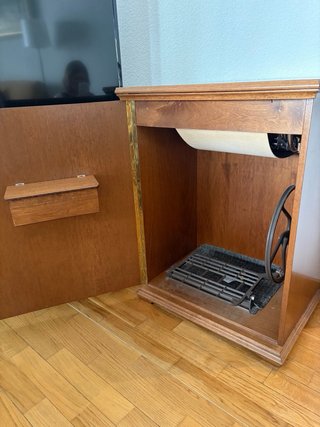 Máquina de coser Singer 15K antigua con mueble