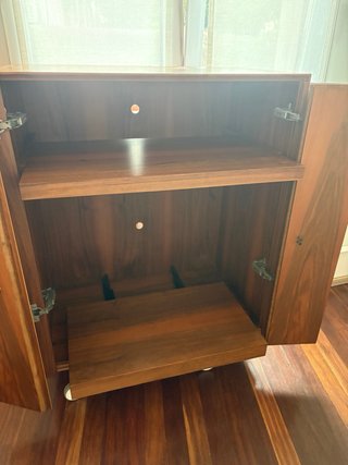 Mueble raíz nogal para TV/equipo música