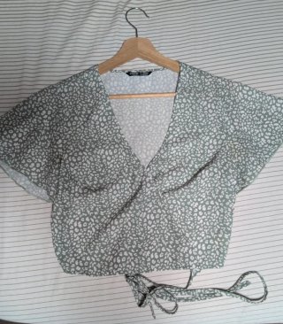 Blusa verde y blanca manga corta