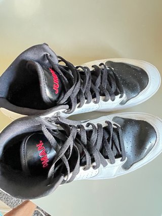 Zapatillas Jordan Altas Blancas y Negras original