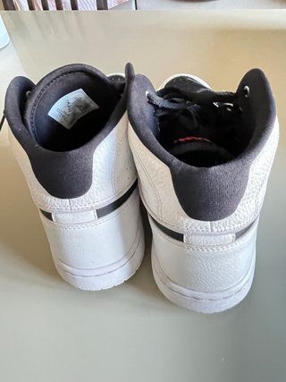 Zapatillas Jordan Altas Blancas y Negras original