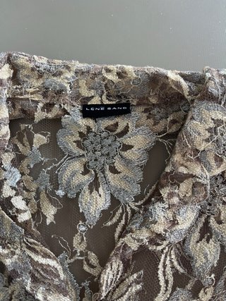 Blusa de encaje transparente