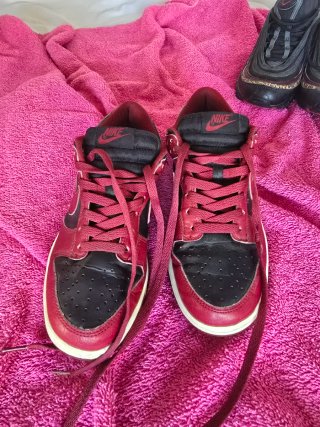 Nike Dunk Low Negro y Rojo