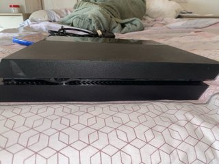 PS4 Negra + Mando + 2 Juegos + Cables