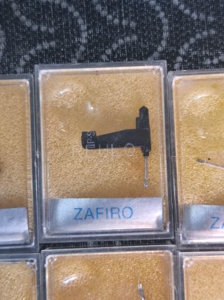 Lote  2  , 6 agujas tocadiscos Zafiro