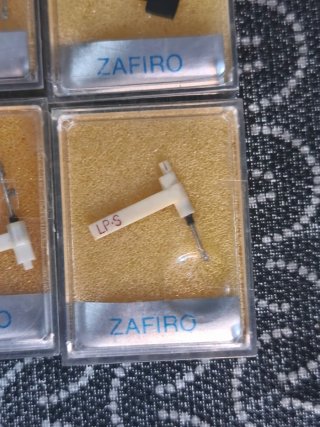 Lote  2  , 6 agujas tocadiscos Zafiro