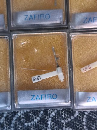 Lote  2  , 6 agujas tocadiscos Zafiro