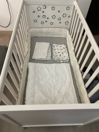 Cuna de bebé con estrellas