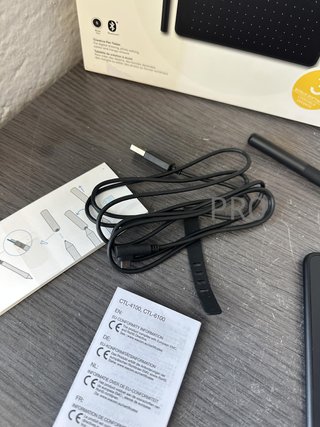 Tableta Gráfica Wacom Intuos Small con Lápiz Negro