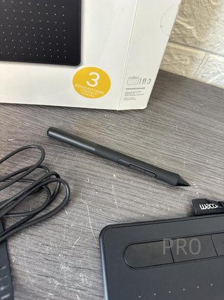 Tableta Gráfica Wacom Intuos Small con Lápiz Negro