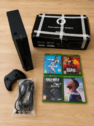 Xbox One Negra + 4 Juegos