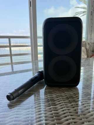 Altavoz karaoke T-08 + micrófono y luces LED