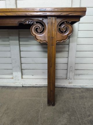 Mueble aparador de madera maciza. Oriental