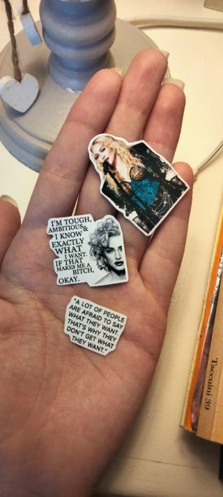 Stickers di "Madonna"