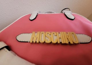 Bolso Moschino rosa y blanco