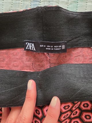 Pantalón setentero Zara. TS
