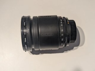 Se venden objetivos tamron con más accesorios