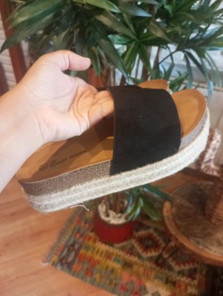 Sandalias negras!