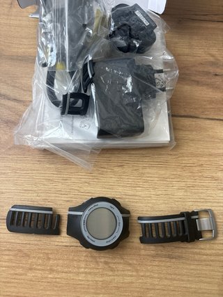 Reloj Garmin Forerunner 110 Negro, correa rota OJO