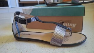 Sandalias Mustang Talla 40 Negras y Plateadas