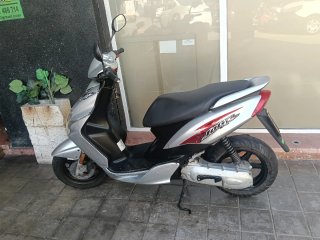 Yamaha Jog R Plata y Negra