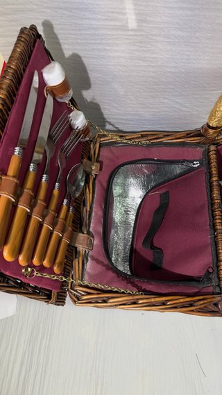 Cesta de picnic de mimbre con asa