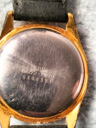 Reloj antigua mecánico de pulsera dorado