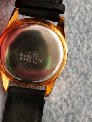 Reloj antigua mecánico de pulsera dorado