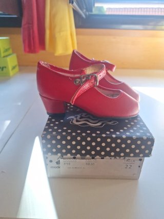 Zapato flamenco rojo talla 22 blanco talla 20