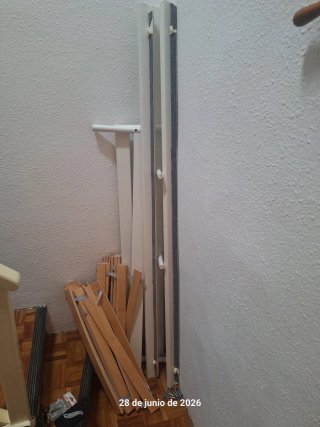 Estructura de cama y colchón