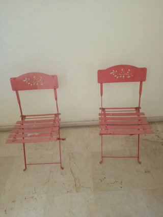 Sillas de hierro jardín rosas
