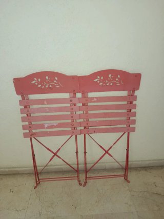 Sillas de hierro jardín rosas