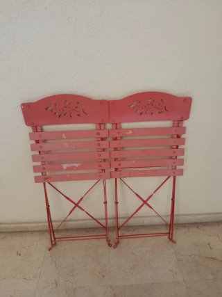 Sillas de hierro jardín rosas