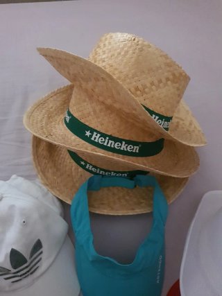 Lote de Sombreros y Gorras Variadas