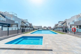 Piso en venta en Nueva Torrevieja - Aguas Nuevas en Torrevieja