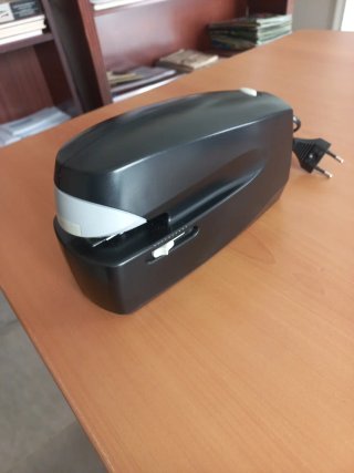Grapadora Eléctrica Negra