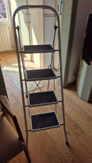 Escalera metálica 4 peldaños White metal ladder