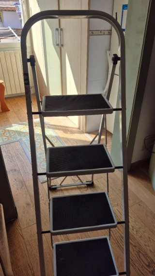 Escalera metálica 4 peldaños White metal ladder