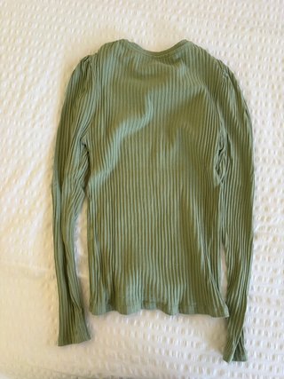 Camiseta Stradivarius verde manga larga Talla S