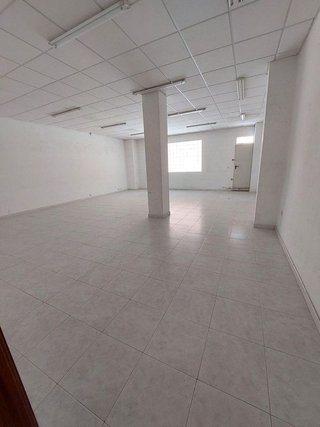 Local comercial en venta en Flores de Sil - La Placa en Ponferrada