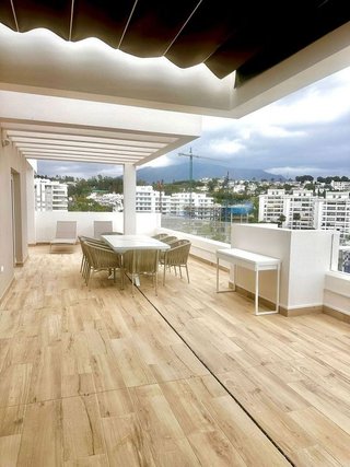 Ático en alquiler en Nueva Andalucía centro en Marbella