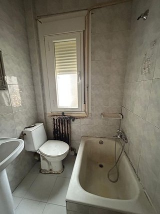 Edificio en venta en Flores de Sil - La Placa en Ponferrada