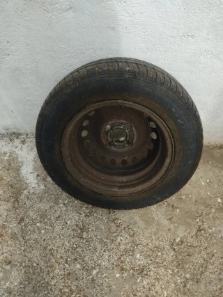 Llanta usada con su rin  165/70 R13