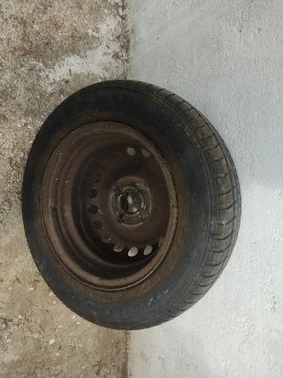 Llanta usada con su rin  165/70 R13