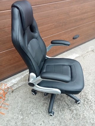Silla de oficina negra