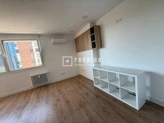 Estudio en alquiler en Cuatro Caminos en Madrid