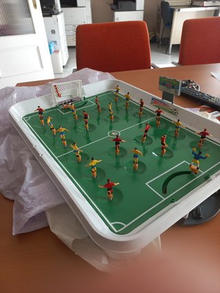 Futbolín de mesa  faltan una la portería,